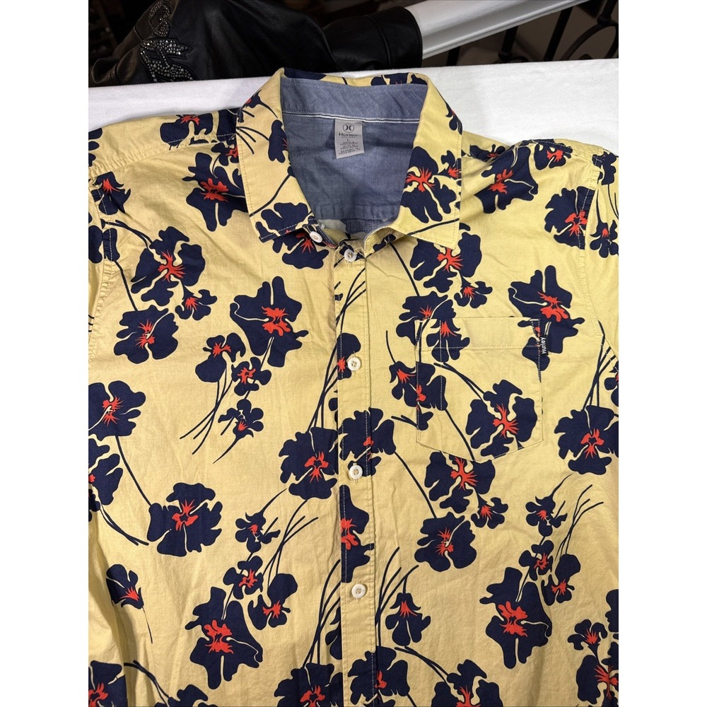 Hurley Mens L Tan Floral Short Sleeve Button Down Shirt Navy Red Hibiscus Print